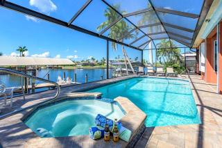 Cape Vista Tropical Waterfront Vacation Home Cape - 0