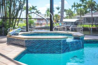 Cape Vista Tropical Waterfront Vacation Home Cape - 7