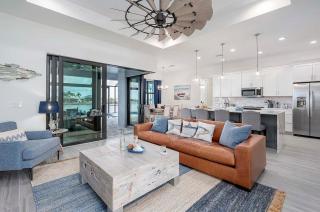 Castaway Cape - Luxury Rental with Outdoor Kitchen - 0