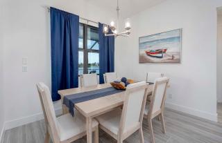 Castaway Cape - Luxury Rental with Outdoor Kitchen - 3