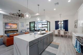 Castaway Cape - Luxury Rental with Outdoor Kitchen - 2