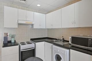 Vibrant 1 Bedroom Marina View - Stylish and Bright Stay - 1
