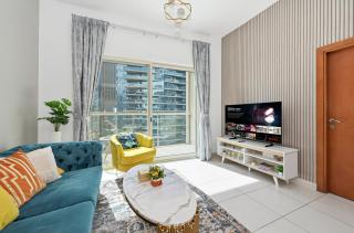 Vibrant 1 Bedroom Marina View - Stylish and Bright Stay - 6