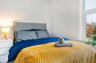 Stylish 2Bed Nottingham Parking, Garden, Workspace - 2