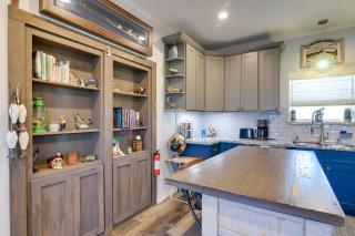 Group-Friendly Hot Tub Haven in Galveston! - 4