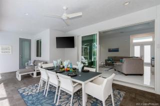 Coral Pearl- Modern New Construction Vacation Home - 7