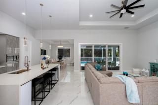 Coral Pearl- Modern New Construction Vacation Home - 4