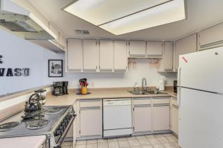 Queensbay Resort Condo Walk to Rotary Park! - 9