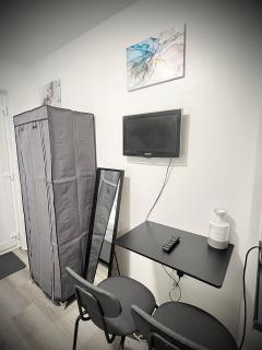 Modern Studio with Free Parking Near City Airport and ExCeL - 1