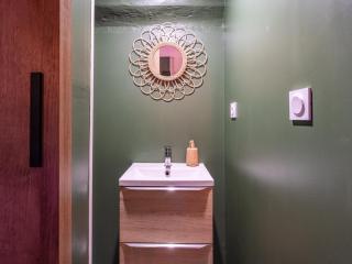 Sault Tropical - Idéal couple - Balnéo Led - Vue parc & montagne - Wifi - Stationnement gratuit - 5min à pied des bars, restaurants & commerces - Sault - 8