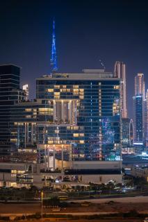 Venetian - High Floor 2BR Residence with Incredible Burj View - 7
