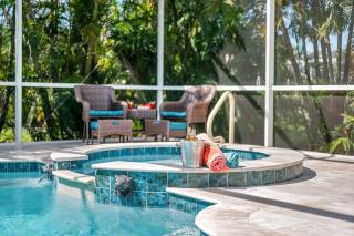 Echos Escape with Hot Tub and Tiki Bar - 9