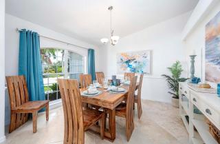 Echos Escape with Hot Tub and Tiki Bar - 7