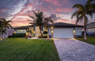 Del Sol - Amazing Modern Home with Hot Tub and Tiki Hut - 0