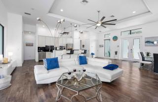 Del Sol - Amazing Modern Home with Hot Tub and Tiki Hut - 4