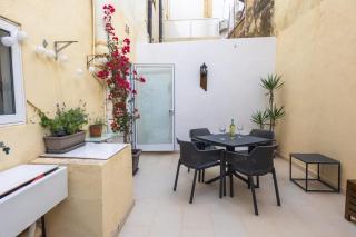 Sliema 1BR Townhouse Escape - 5