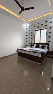 Radhey Krishna Hotel By DreamStay - 9