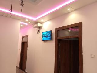Radhey Krishna Hotel By DreamStay - 8