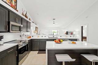 Endless Summer - 4 Bedroom with Gym and Jacuzzi - 4