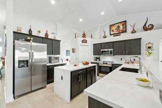 Endless Summer - 4 Bedroom with Gym and Jacuzzi - 2