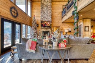 Luxury Sevierville Cabin with Private Hot Tub! - 7