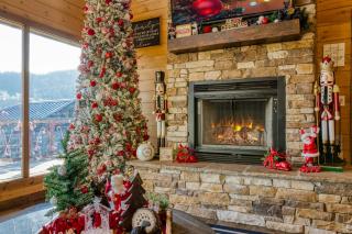 Luxury Sevierville Cabin with Private Hot Tub! - 6