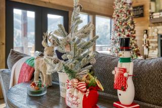 Luxury Sevierville Cabin with Private Hot Tub! - 4