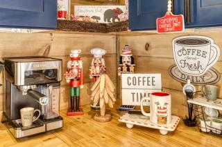 Luxury Sevierville Cabin with Private Hot Tub! - 2