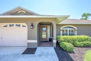 Feeling TipSea - Boat Dock - Living and Family Roo - 8