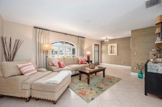 Feeling TipSea - Boat Dock - Living and Family Roo - 6