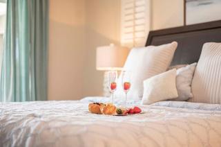 Feeling TipSea - Boat Dock - Living and Family Roo - 3