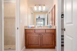 Feeling TipSea - Boat Dock - Living and Family Roo - 2