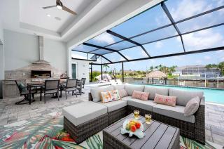 Fancy Flamingo Luxury Brand new Vacation Home - 9