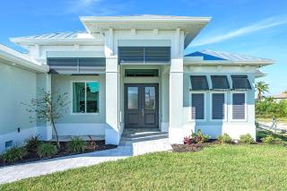 Fancy Flamingo Luxury Brand new Vacation Home - 7