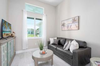 Fancy Flamingo Luxury Brand new Vacation Home - 6