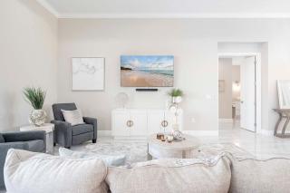 Fancy Flamingo Luxury Brand new Vacation Home - 5