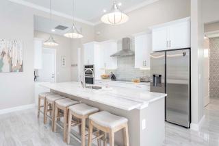 Fancy Flamingo Luxury Brand new Vacation Home - 4