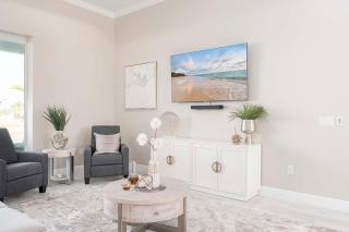 Fancy Flamingo Luxury Brand new Vacation Home - 3