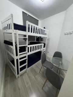 Trio Den in Zone 2 - Willesden Green - 2