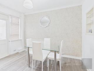 3 Bed House in Reading Area - 7