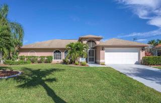 Fun in the Sun - Beautiful Waterfront Vacation Ho - 8