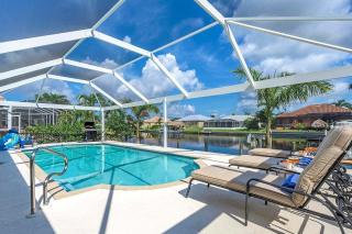 Flip & Flops - Amazing location with Boating Acces - 0
