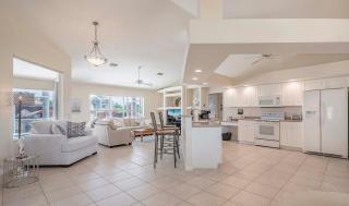 Flip & Flops - Amazing location with Boating Acces - 7