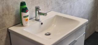 Large Contractor House Greenford Free Parking - 9