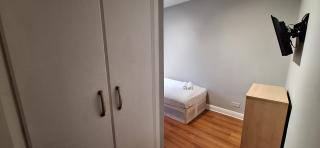 Large Contractor House Greenford Free Parking - 6