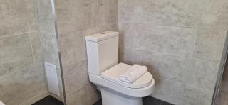 Large Contractor House Greenford Free Parking - 1