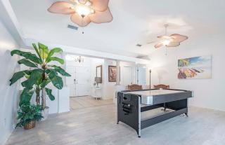 Hideaway 4 bedroom with den, 2 bathroom located on - 4