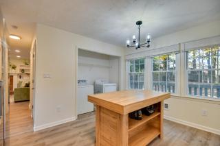 Fully Updated! Suburb Stay Near Sugarloaf Mills - 4