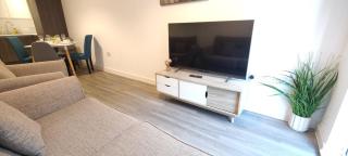 Bee City Cosy Stay - Near Train Stations and Shopping Centre with Paid Private Parking, 500Mbps Internet and Netflix - 2