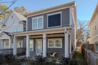 Chic 3B w King Suite near Marietta Sq Fenced Yard - 9